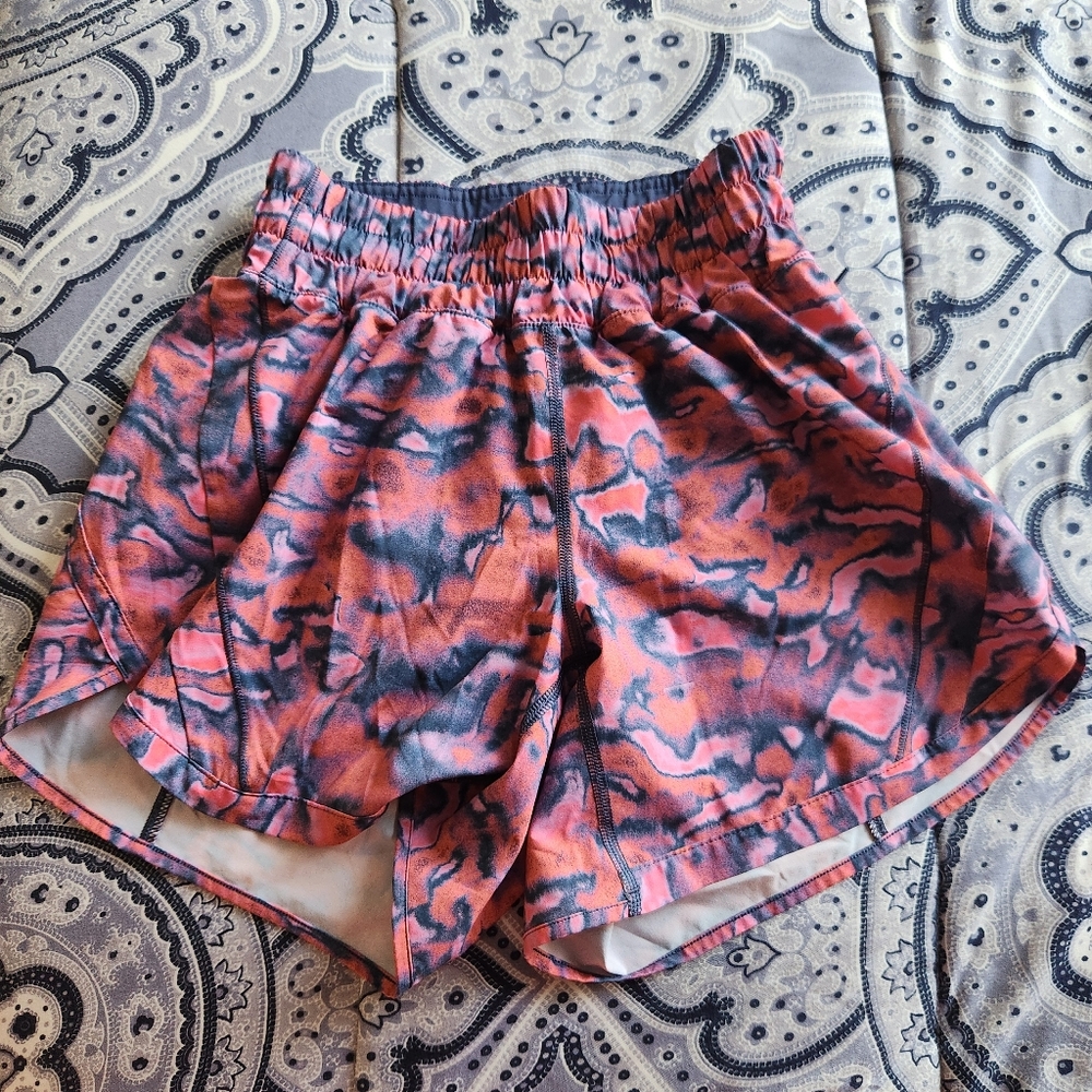 Lululemon Track That Mid-Rise Lined Short 5" size 2